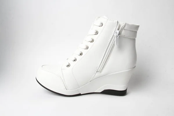 Mulheres Demi Temporada Sapatos Couro Fundo Branco — Fotografia de Stock