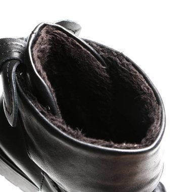 Beyaz bir arka plan üzerinde ayakkabı parçaları. Oyma öğeleri-dantel, tek, bağlantı elemanları, kürk ile detaylı Ayakkabı.