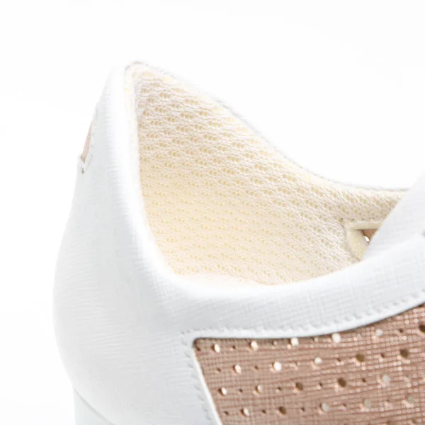 Pièces Chaussures Sur Fond Blanc Détail Chaussures Avec Éléments Sculptés — Photo