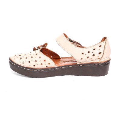 Kadın ayakkabı deri üzerinde beyaz arka plan izole daireler. İyi görünüm PIC ürün photostudio shooted.