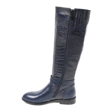 Beyaz arka plan üzerinde izole kadın demi-sezon çizmeler. E-ticaret ve Katalog için ürün stüdyoda çekim güzel fotoğraf pic.