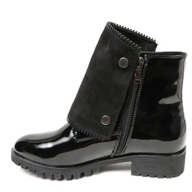 Beyaz arka plan üzerinde izole kadın demi-sezon çizmeler. E-ticaret ve Katalog için ürün stüdyoda çekim güzel fotoğraf pic.