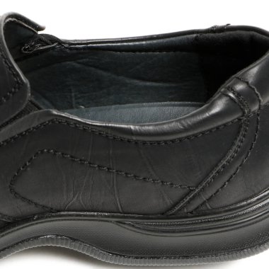 Beyaz arka plan üzerinde şık nedensel adam ayakkabı. E-ticaret ve Katalog için ürün stüdyoda çekim güzel fotoğraf pic.