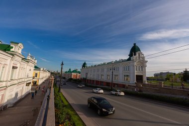 Omsk, Rusya - 11 Temmuz 2019: Omsk şehrinde Lenina Caddesi