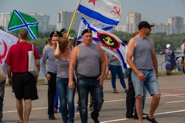 Omsk, Rusya-28 Temmuz 2019: şehir merkezinde dini alayı, 988 yılında Prens Vladimir tarafından Rusya 'da Hıristiyanlık giriş 104 yıldönümü adanmış