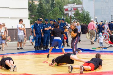 Omsk, Rusya-28 Temmuz 2019: şehir merkezinde dini alayı, 988 yılında Prens Vladimir tarafından Rusya 'da Hıristiyanlık giriş 104 yıldönümü adanmış