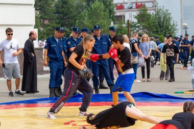 Omsk, Rusya-28 Temmuz 2019: şehir merkezinde dini alayı, 988 yılında Prens Vladimir tarafından Rusya 'da Hıristiyanlık giriş 104 yıldönümü adanmış