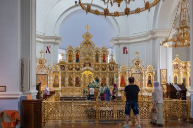 Omsk, Rusya-28 Temmuz 2019: şehir merkezinde dini alayı, 988 yılında Prens Vladimir tarafından Rusya 'da Hıristiyanlık giriş 104 yıldönümü adanmış