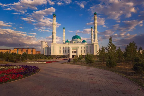 Karaganda Kazajistán Septiembre 2019 Mezquita Del Óblast Karaganda Imagen De Stock