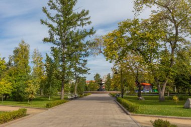 Omsk, Rusya - 12 Eylül 2019: Dzerzhinsky Meydanı