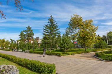 Omsk, Rusya - 12 Eylül 2019: Dzerzhinsky Meydanı