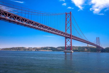 Lizbon, Portekiz 'deki 25. Abril Köprüsü