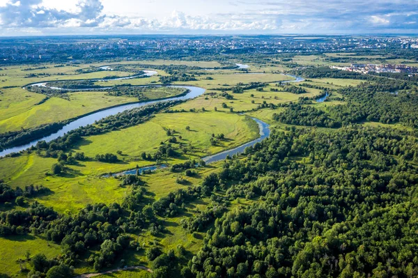 Долина реки Клязьма во Владимире, Россия вид сверху с беспилотника — стоковое фото