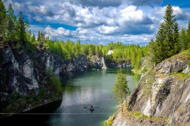 Ünlü güzel Mermer Ocağı Ruskeala, Karelya, Rusya Federasyonu.