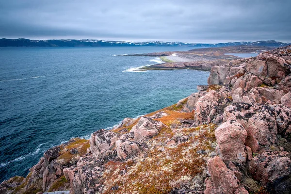 Каменистая бухта Баренц-моря — стоковое фото