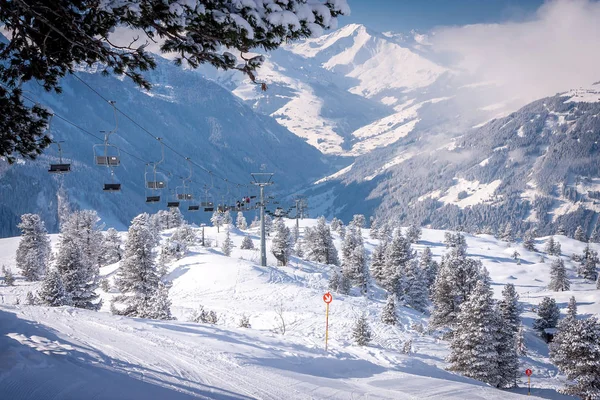 Mayrhofen, Austria Zillertal Valley amid snowy fir trees and ski lift — Stock Photo, Image