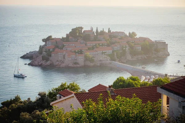 Sunset view on Sveti Stefan Island City. Montenegro. Balkans, Adriatic sea — Stock Photo, Image