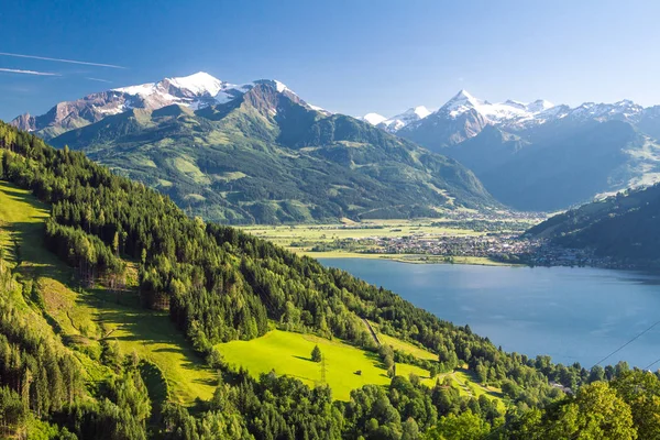 Widok na jezioro Zell am See w lecie — Zdjęcie stockowe