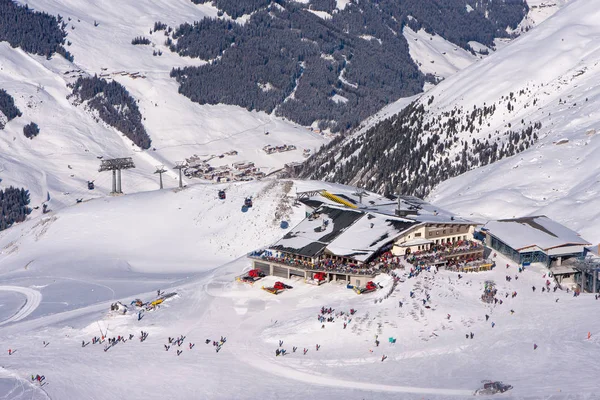 Restaurant de montagne dans la station de ski Zillertal Arena. Tyrol Mayrhofen en Autriche en hiver Alpes — Photo