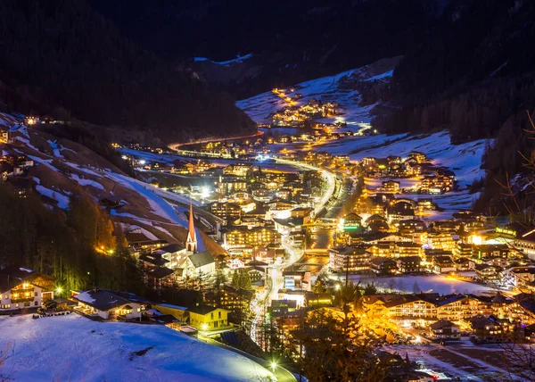 奥地利索尔登滑雪胜地的夜景 — 图库照片