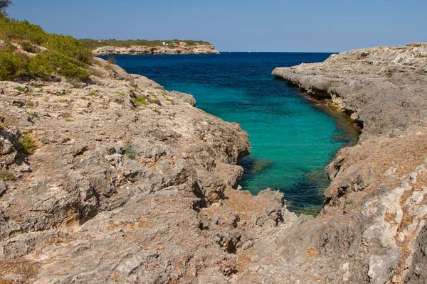 Cala Mondrago is a small beach situated within Mondrago National Park in the south east corner of Mallorca. Mallorca island, Spain. — Stock Photo, Image