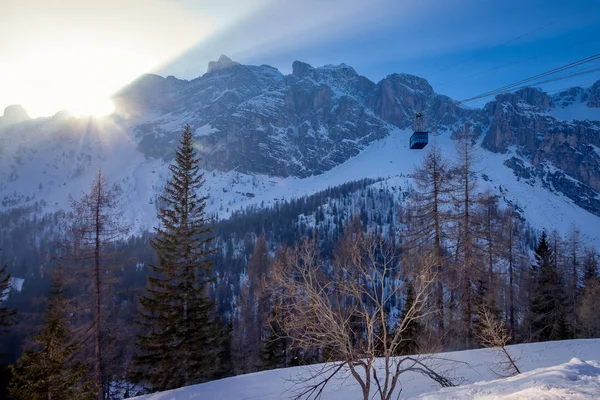 Winterlandschaft in den Dolomiten im Skigebiet Cortina d 'ampezzo, Italien — Stockfoto