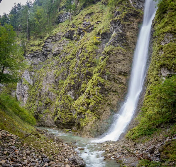 Látványos vízesés felső Liechtensteinklamm gorge-Ausztria, Európa — Stock Fotó