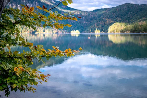 Eibsee lac Allemagne Garmisch en automne — Photo