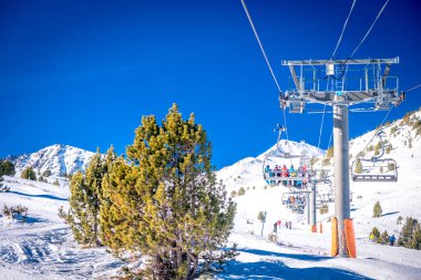 Andorra Grandvalira Kayağı. Pireneler Dağları