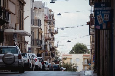 İtalya 'da Sicilya Castellammare del Golfo' nun sabah sokakları