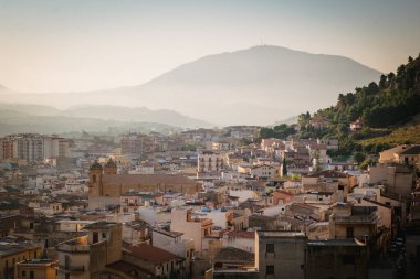 Castellamare del Golfo, Sicilya, İtalya. Sabah manzarası