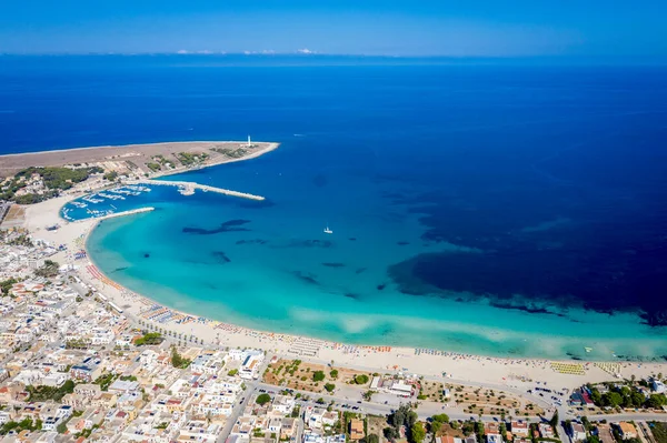 San vito lo Capo kust lijn toeristische strand luchtfoto uitzicht — Stockfoto