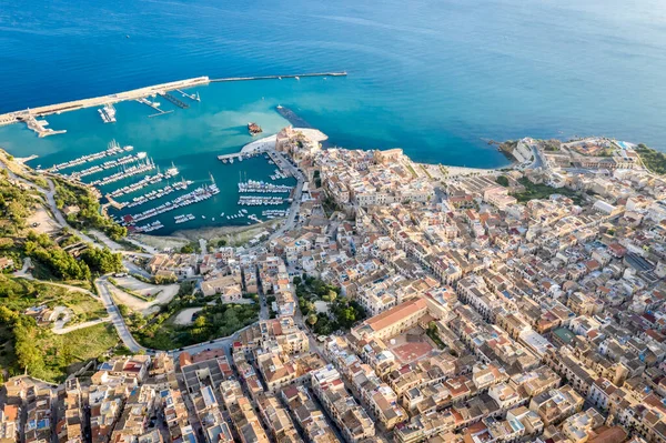 Vista aérea do porto de Castellammare del Golfo, Sicília, Itália — Fotografia de Stock