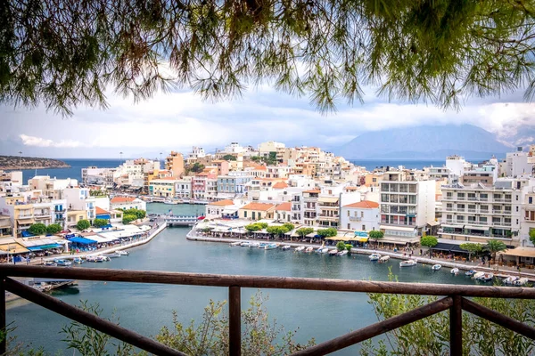 Вид с воздуха на Агиос Николаос, город на острове Крит в Греции . — стоковое фото