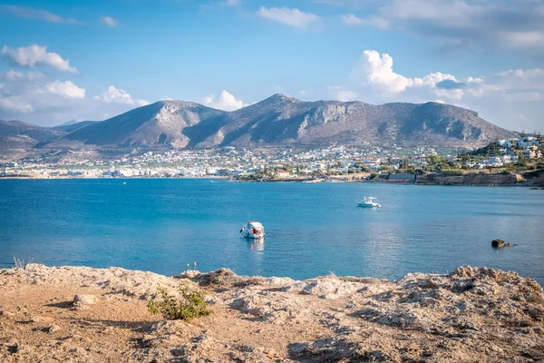 Vista al mar en Hersonissos en Creta. Países Bajos — Foto de Stock