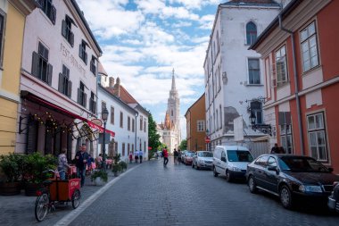 BUDAPEST, HUNGARY - 02 Mayıs 2019: Budapeşte, Macaristan, Avrupa 'daki St. Matthias Kilisesi