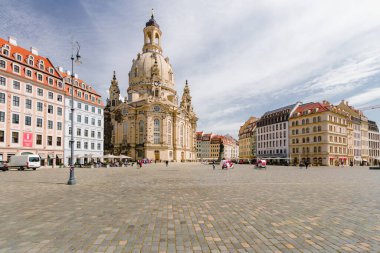 DRESDEN, Almanya - 27 Nisan 2015: Dresden, Almanya 'da Frauenkirche