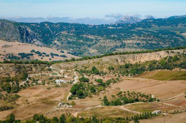 Endülüs 'ün Beyaz Köyü Ronda, İspanya' dan yeşil vadisinin görüntüsü