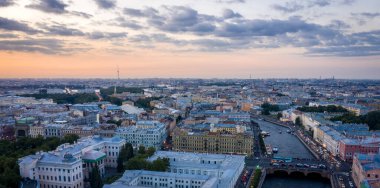 Saint Petersburg, Rusya 'da gün batımında şehrin hava manzarası