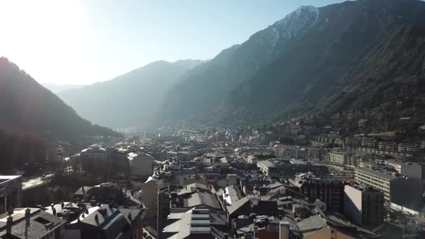 Andorra 'nın başkenti Anddorra la Vella' nın panoramik manzarası. Kış şehri — Stok video