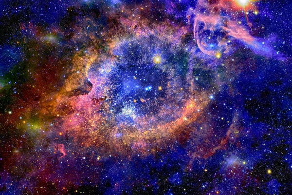 Uzayda yıldız parlak gökada. Nasa tarafından döşenmiş bu görüntü unsurları.