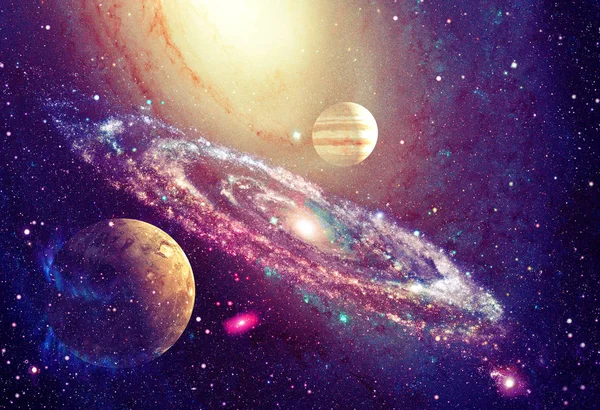 Sarmal gökada ve gezegen uzayda. Nasa tarafından döşenmiş bu görüntü unsurları.