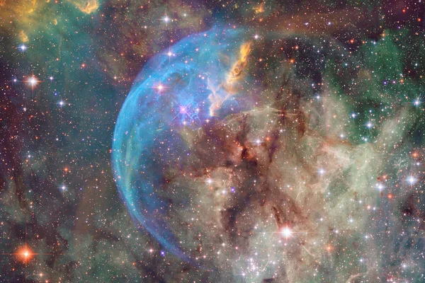 Escena universal con estrellas y galaxias en el espacio profundo — Foto de Stock