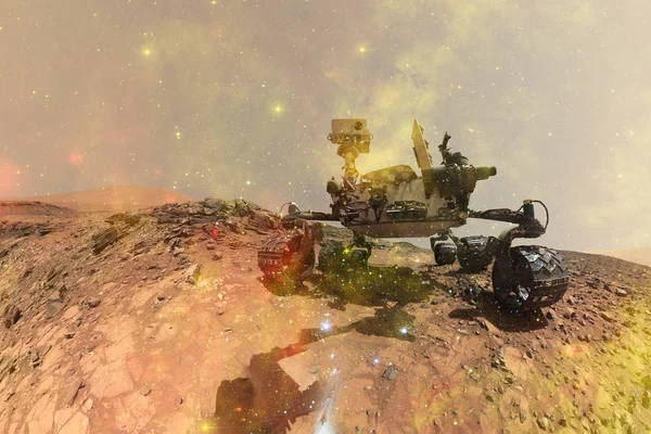 Curiosidad Mars Rover Explorando Planeta Superficie Marte Elementos Esta Imagen — Foto de Stock