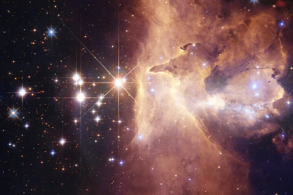 Прекрасная галактика и скопление звёзд в космической ночи . — стоковое фото