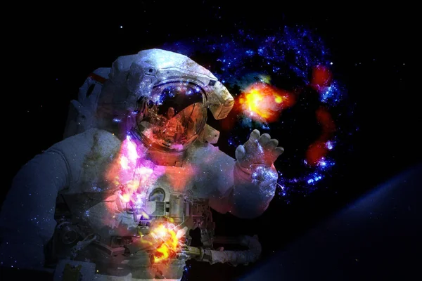Αστροναύτης στο βαθύ διάστημα. Στοιχεία αυτής της εικόνας επιπλωμένα από τη Nasa — Φωτογραφία Αρχείου