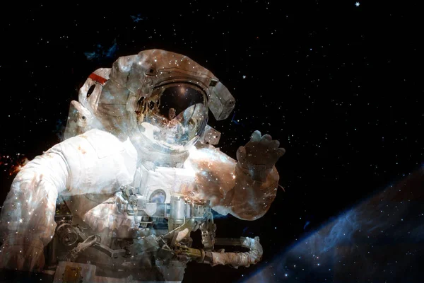 Astronaut i rymden. Delar av denna bild från Nasa — Stockfoto
