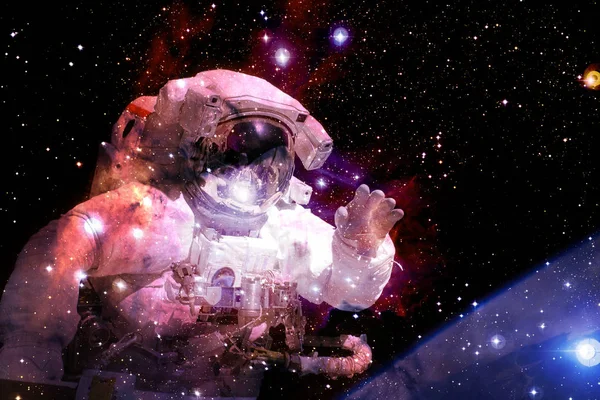 Astronaut i rymden. Delar av denna bild från Nasa — Stockfoto