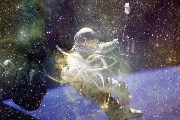 Astronauta w spacewalk. Piękno kosmosu. — Zdjęcie stockowe