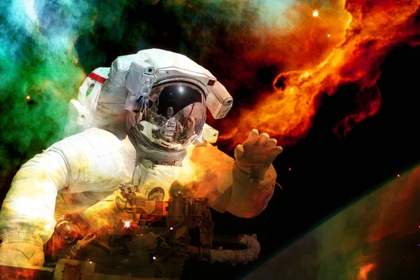 Derin uzayda astronot. Nasa tarafından döşenmiş bu görüntü unsurları — Stok fotoğraf